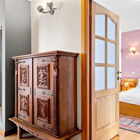 125 Sqm Family Friendly With Kids Room Bukares Bagian luar foto