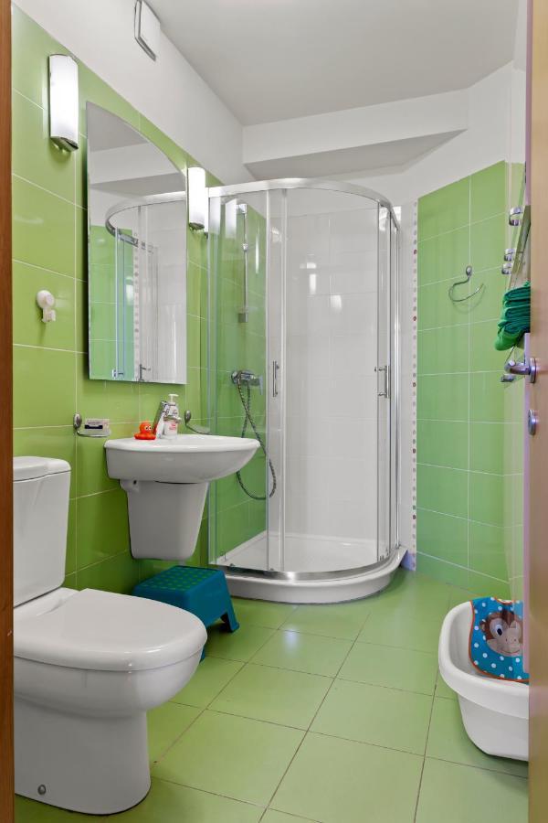 125 Sqm Family Friendly With Kids Room Bukares Bagian luar foto