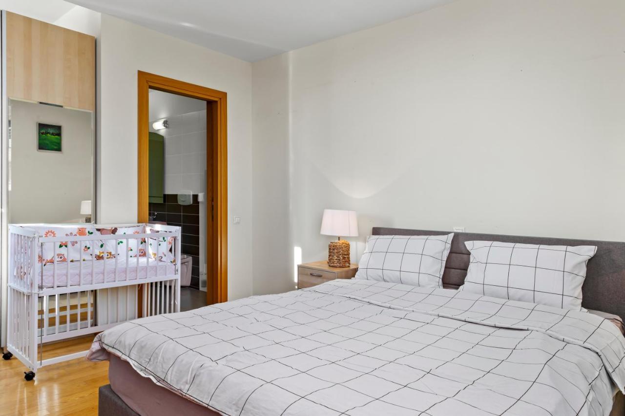 125 Sqm Family Friendly With Kids Room Bukares Bagian luar foto