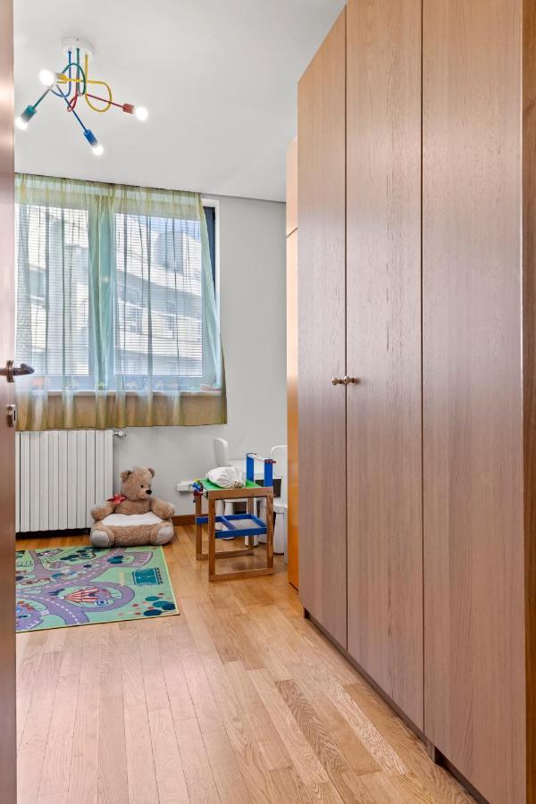 125 Sqm Family Friendly With Kids Room Bukares Bagian luar foto
