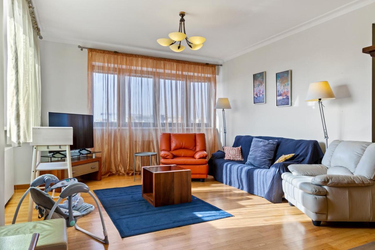 125 Sqm Family Friendly With Kids Room Bukares Bagian luar foto
