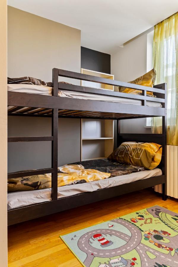 125 Sqm Family Friendly With Kids Room Bukares Bagian luar foto