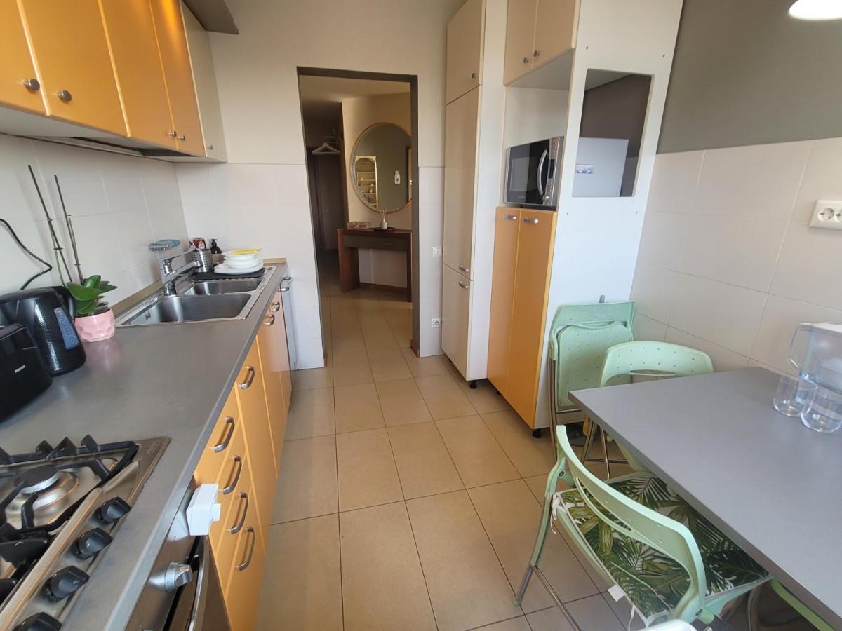 125 Sqm Family Friendly With Kids Room Bukares Bagian luar foto