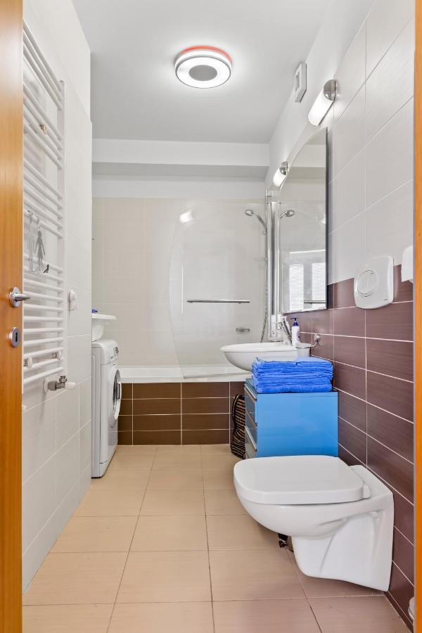 125 Sqm Family Friendly With Kids Room Bukares Bagian luar foto