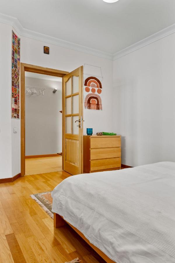 125 Sqm Family Friendly With Kids Room Bukares Bagian luar foto