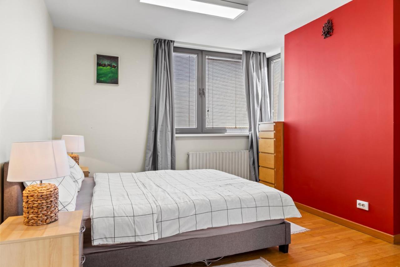 125 Sqm Family Friendly With Kids Room Bukares Bagian luar foto
