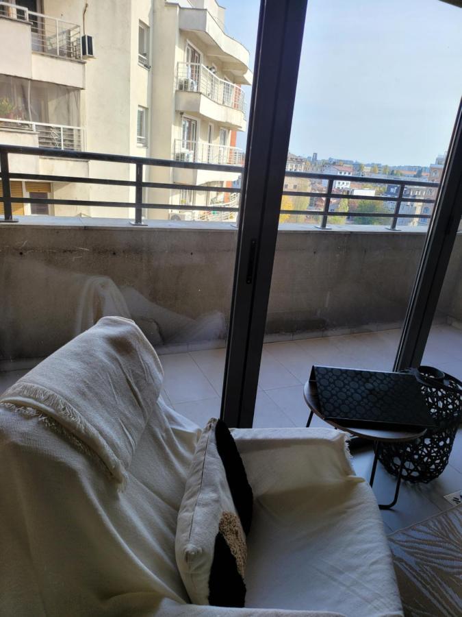 125 Sqm Family Friendly With Kids Room Bukares Bagian luar foto