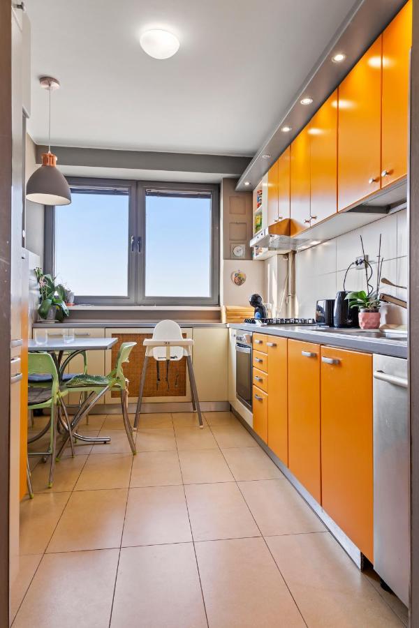 125 Sqm Family Friendly With Kids Room Bukares Bagian luar foto