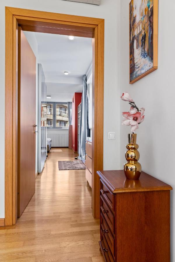 125 Sqm Family Friendly With Kids Room Bukares Bagian luar foto
