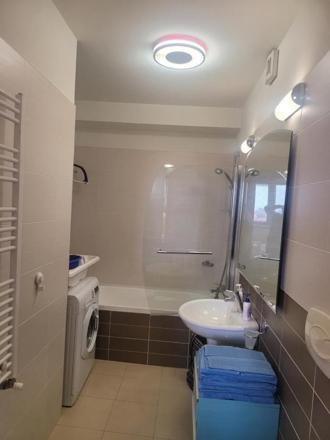 125 Sqm Family Friendly With Kids Room Bukares Bagian luar foto