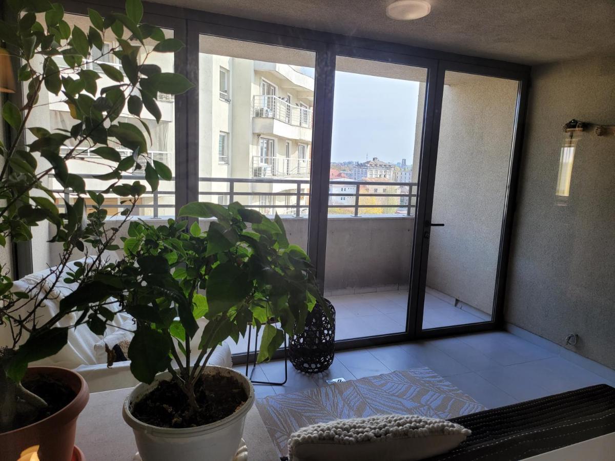 125 Sqm Family Friendly With Kids Room Bukares Bagian luar foto