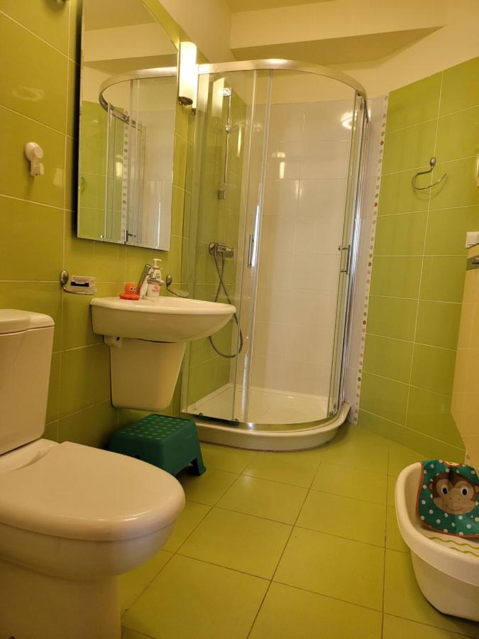 125 Sqm Family Friendly With Kids Room Bukares Bagian luar foto